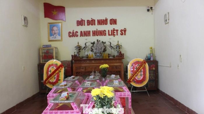 Tìm thấy hai hài cốt liệt sĩ và một mộ tập thể ở Tuyên Quang