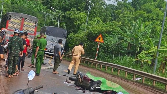 Một người tử vong sau va chạm giữa xe tải v&agrave; xe m&aacute;y tr&ecirc;n quốc lộ 6 qua Sơn La