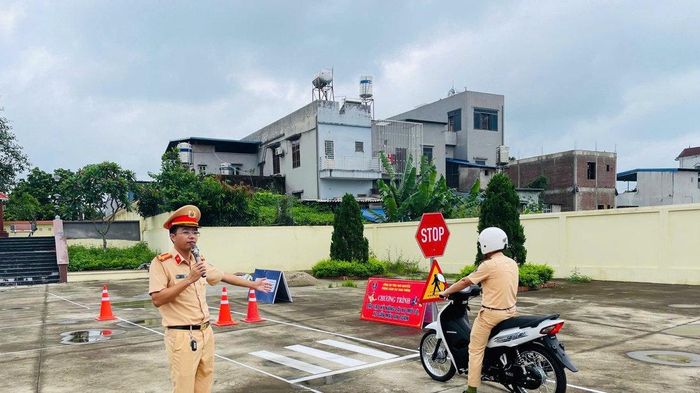 Th&aacute;i Nguy&ecirc;n: Đ&agrave;o tạo kỹ năng l&aacute;i xe m&ocirc; t&ocirc;, xe gắn m&aacute;y an to&agrave;n cho 300 c&aacute;n bộ tại phường B&aacute; Xuy&ecirc;n