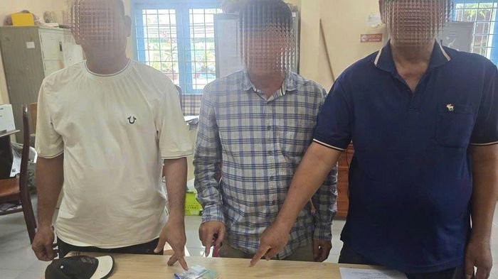Nhiều 'con bạc' bị bắt quả tang khi đang c&aacute; độ b&oacute;ng đ&aacute; tại qu&aacute;n c&agrave; ph&ecirc;