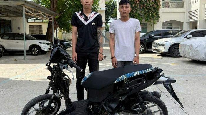 Qu&ecirc;n kh&oacute;a cửa &ocirc; t&ocirc;, chủ xe mất t&agrave;i sản gần 120 triệu đồng