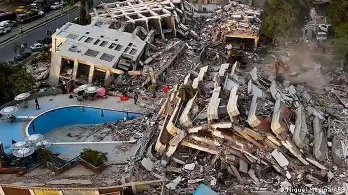 Số người thiệt mạng do động đất ở Venezuela l&ecirc;n đến gần 3.000 người, ngừng t&igrave;m kiếm người sống s&oacute;t