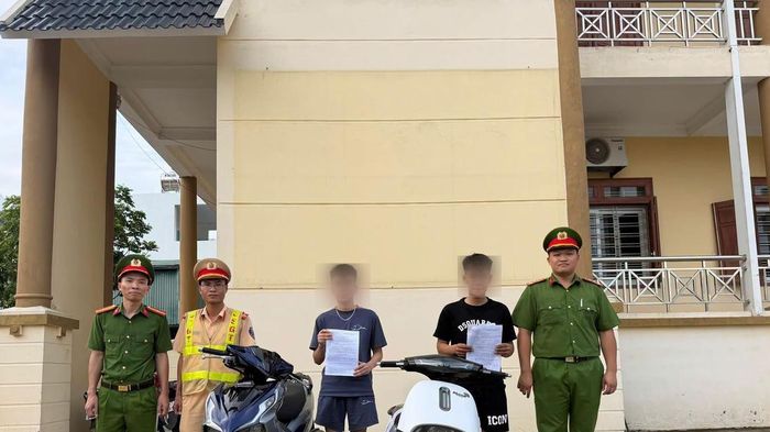 Xử l&yacute; nghi&ecirc;m nh&oacute;m thanh, thiếu ni&ecirc;n 'bốc đầu' xe m&aacute;y tr&ecirc;n đường Hưng Y&ecirc;n