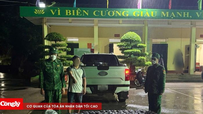 Bắt giữ &ocirc; t&ocirc; vận chuyển 200 b&igrave;nh kh&iacute; cười kh&ocirc;ng r&otilde; nguồn gốc