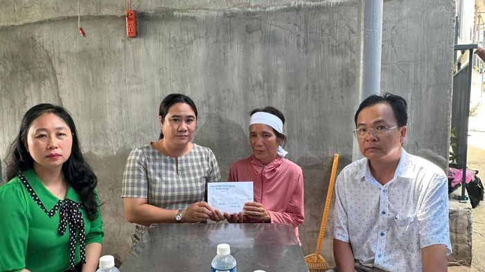 Thăm hỏi, hỗ trợ gia đ&igrave;nh thuyền vi&ecirc;n tử vong do tai nạn h&agrave;ng hải