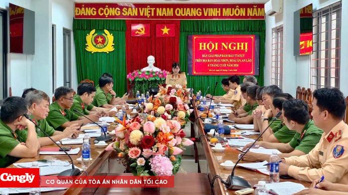 Trưởng Ph&ograve;ng CSGT Gia Lai họp với c&ocirc;ng an 16 x&atilde;, phường b&agrave;n giải ph&aacute;p k&eacute;o giảm tai nạn giao th&ocirc;ng