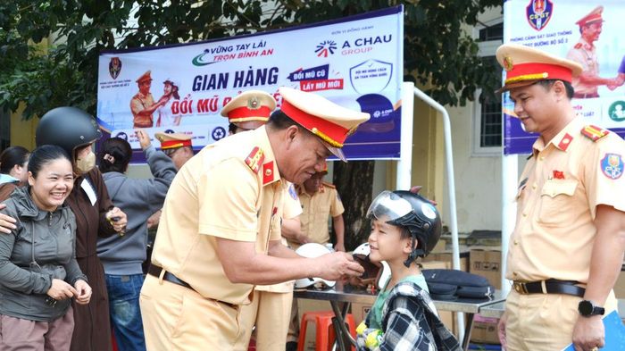 Đa dạng tuy&ecirc;n truyền giao th&ocirc;ng tại miền n&uacute;i