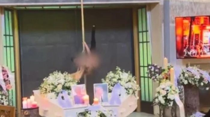 Tham dự đám tang, quan khách 'ngại ngùng' khi chứng kiến cảnh trước mắt