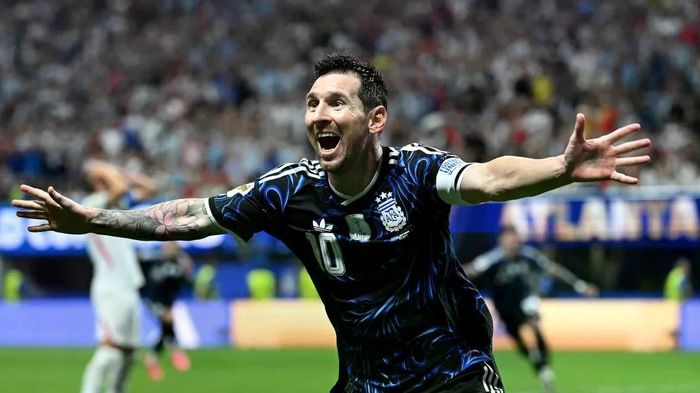 Hai kiến tạo trước tuyển Anh giúp Messi xô đổ kỷ lục World Cup