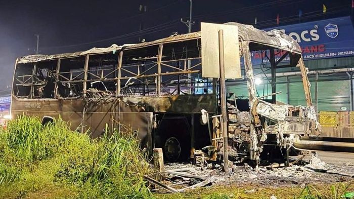 Vụ cháy xe khách khiến 7 người tử vong ở Đồng Nai: Tông ta luy trước khi bùng cháy dữ dội