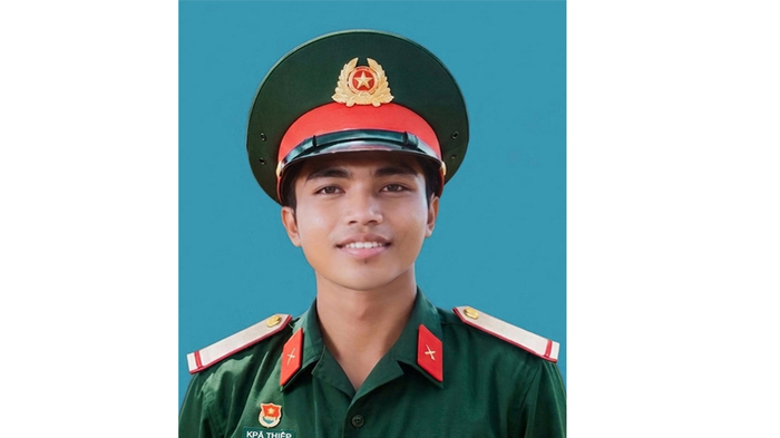 Hạ sĩ Kpă Thi&ecirc;p dũng cảm cứu sống hai người d&acirc;n