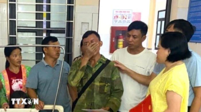Mưa gi&ocirc;ng k&egrave;m s&eacute;t l&agrave;m ba người thương vong tại Điện Bi&ecirc;n