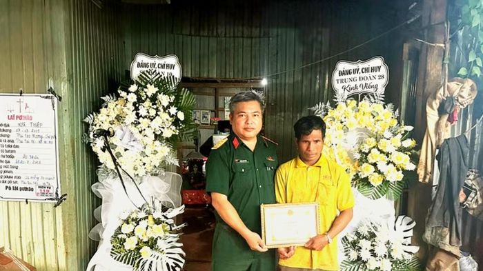 Hạ sỹ Kpă Thi&ecirc;p dũng cảm cứu sống hai người d&acirc;n