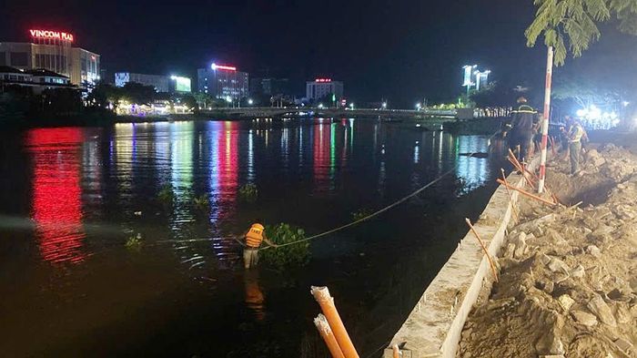 Hai b&eacute; trai rủ nhau tắm s&ocirc;ng, một em tử vong, em c&ograve;n lại mất t&iacute;ch