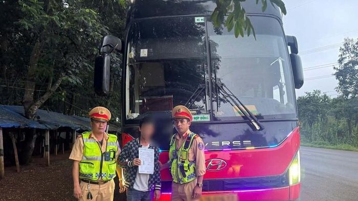 Xử l&yacute; t&agrave;i xế xe kh&aacute;ch dương t&iacute;nh với ma t&uacute;y chạy tốc độ 134 km/h