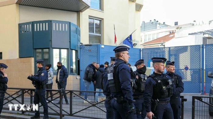 Ph&aacute;p: Tấn c&ocirc;ng bằng dao tại thủ đ&ocirc; Paris