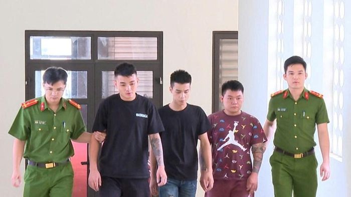 Giả va quệt giao th&ocirc;ng để cưỡng đoạt tiền
