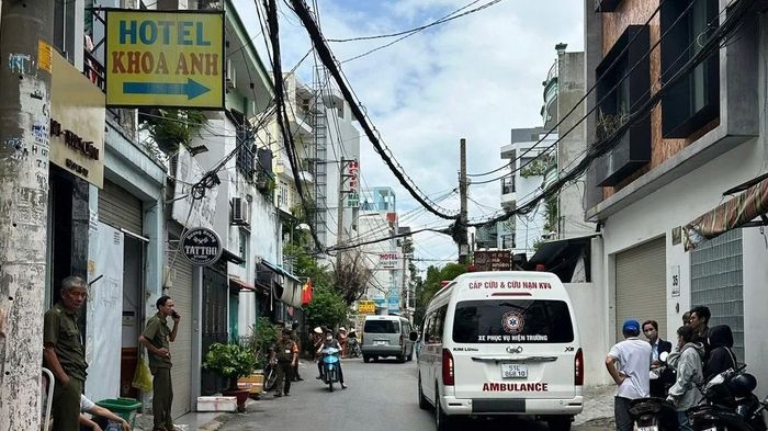 Người đ&agrave;n &ocirc;ng tử vong bất thường trong khu nh&agrave; trọ 3 tầng