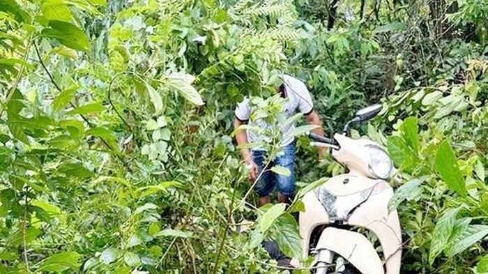 Ph&aacute;t hiện xe m&aacute;y dưới v&aacute;ch đ&aacute; ở H&agrave; Tĩnh, mẹ tử vong, con bị thương nặng