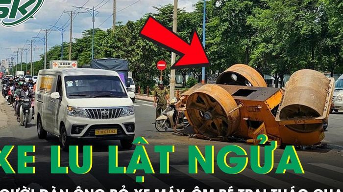 Xe lu lật ngửa giữa đường, người đ&agrave;n &ocirc;ng bỏ xe m&aacute;y &ocirc;m b&eacute; trai th&aacute;o chạy