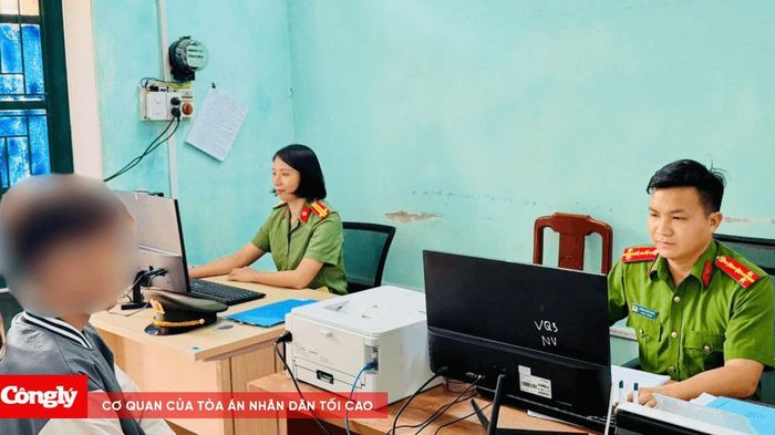 Xử phạt thanh ni&ecirc;n livestream xe m&aacute;y 'bốc đầu' c&acirc;u view
