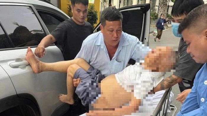 Cụ &ocirc;ng 93 tuổi bị tai biến, CSGT H&agrave; Nội mở đường đến Bệnh viện kịp thời