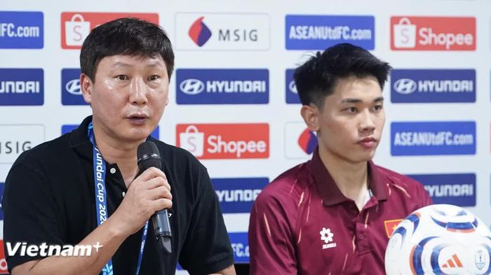 HLV Kim Sang-sik: 'Tôi mong Đình Bắc vươn xa hơn tầm Đông Nam Á'