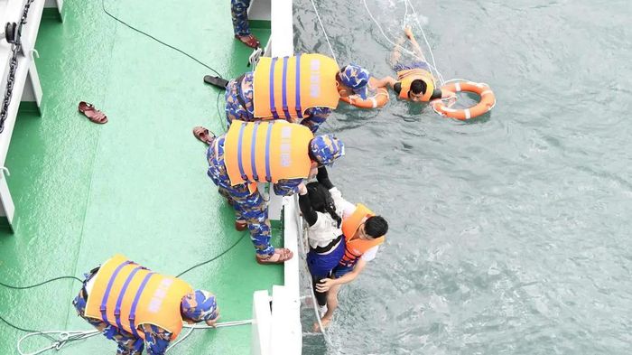 Vụ 4 người bị sóng cuốn ở Đà Nẵng: Tìm thấy một nạn nhân cách nơi gặp nạn 2 hải lý