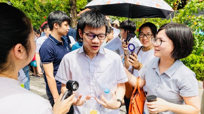 Điểm chuẩn đại học bắt đầu 'nóng' từ hôm nay, loạt trường mở màn công bố