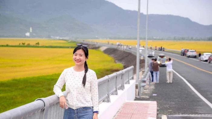 Tuyến đường hơn 4km giữa đồng lúa hút giới trẻ đến check-in