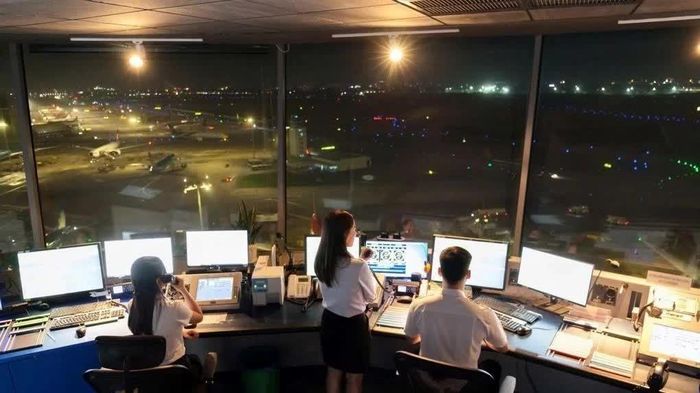 Phát hiện 3 chiếc diều gắn đèn thả gần sân bay Tân Sơn Nhất