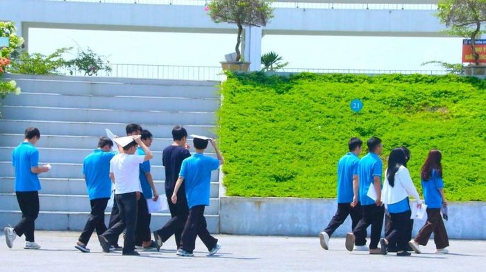 Hơn 300 thí sinh ở Tuyên Quang bước vào môn thi lại đầu tiên