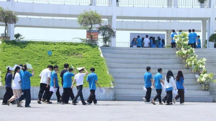 326 thí sinh ở Tuyên Quang bước vào buổi thi lại tốt nghiệp THPT môn Ngữ văn