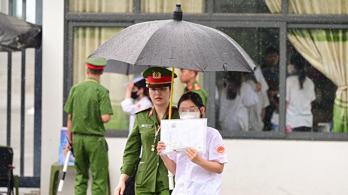 Chiều nay, hơn 300 thí sinh chuyên Tuyên Quang thi lại môn Toán