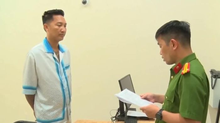 Khởi tố vợ chồng Huấn Hoa Hồng
