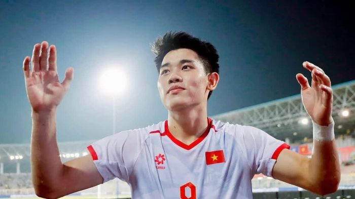 Đình Bắc đón tuổi 22: 'Phấn đấu những mục tiêu lớn hơn'