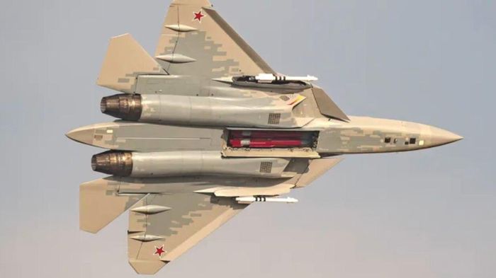 Hai tiêm kích Su-57 Nga phối hợp tập kích Ukraine