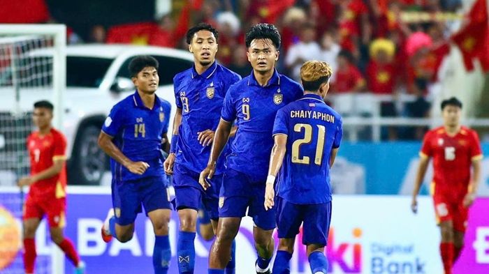Sao trẻ Chonburi cứ ghi bàn là tuyển Thái Lan thua Việt Nam
