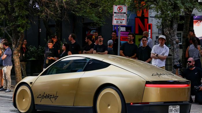 Robotaxi không vô lăng Tesla Cybercab chính thức hoạt động