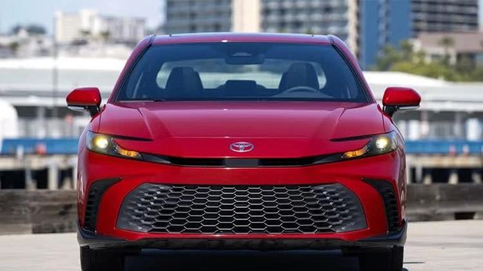 [GALLERY] Toyota Camry 2027 giá 'mềm' hơn, hybrid sẽ là lựa chọn duy nhất