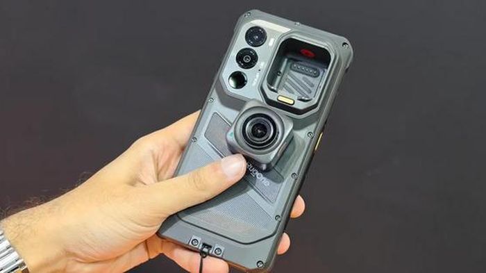Cận cảnh RugOne Xsnap 7 Pro - smartphone có camera tháo rời