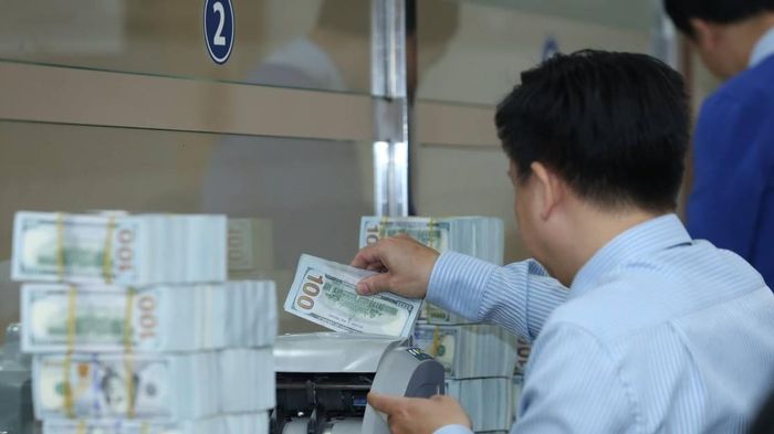 Tỷ giá liên ngân hàng về sát đáy một năm, xu hướng giảm còn kéo dài?