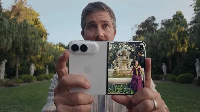 iPhone Duo có tính năng cứu các ông chồng khỏi bị giận