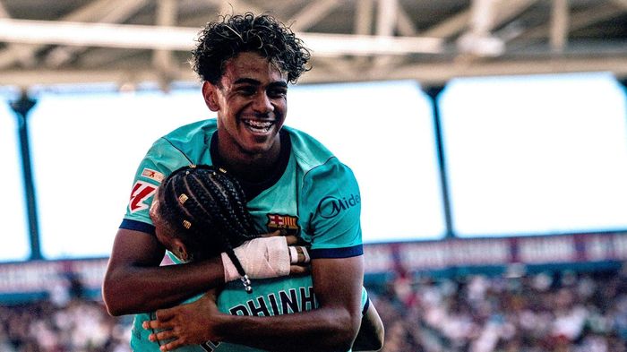 Lamine Yamal: 'Mbappe giỏi, nhưng tôi xứng đáng Quả bóng vàng'