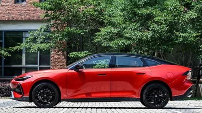 Xe sedan công suất 245 mã lực, siêu tiết kiệm xăng, giá hơn 440 triệu đồng