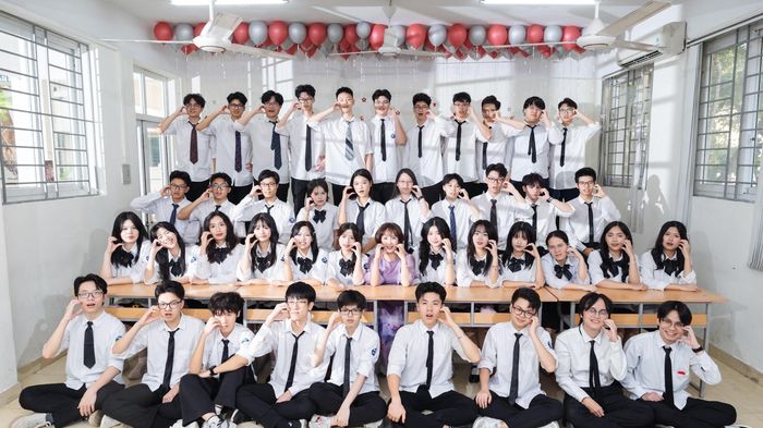 Một lớp có 93% học sinh SAT từ 1.500, 34 em IETLS từ 8.0, 17 suất du học quốc tế