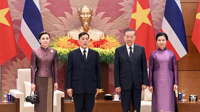 Việt Nam bắn 21 loạt đại bác chào đón Nhà vua Thái Lan và Hoàng hậu