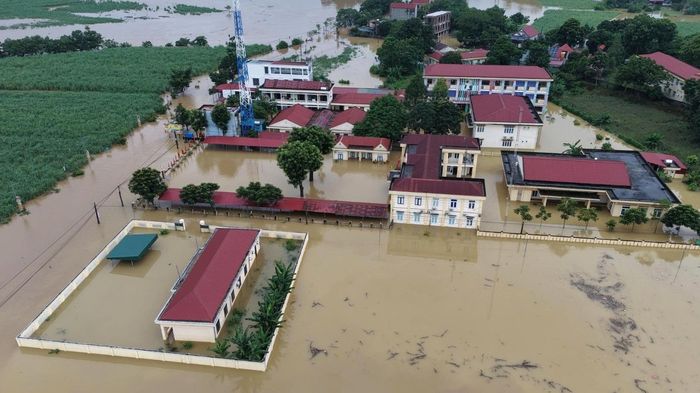 Nước sông dâng cao, hàng trăm hộ dân ở Thanh Hóa bị ngập sâu
