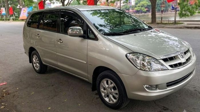 Loạt xe Toyota Innova cũ gần 20 năm tuổi được thanh lý giá từ hơn 70 triệu đồng