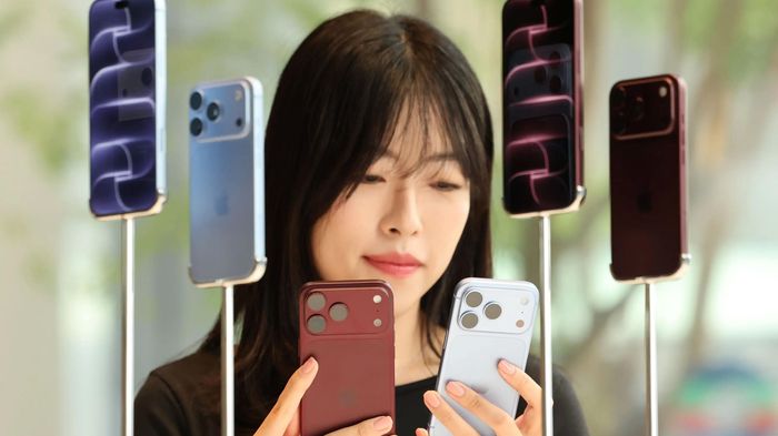 'Cuồng táo' khiến fan Samsung khó chịu với iPhone gập